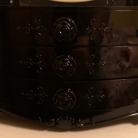 Anna Sui Makeup Dresser - Picture 5 of 14